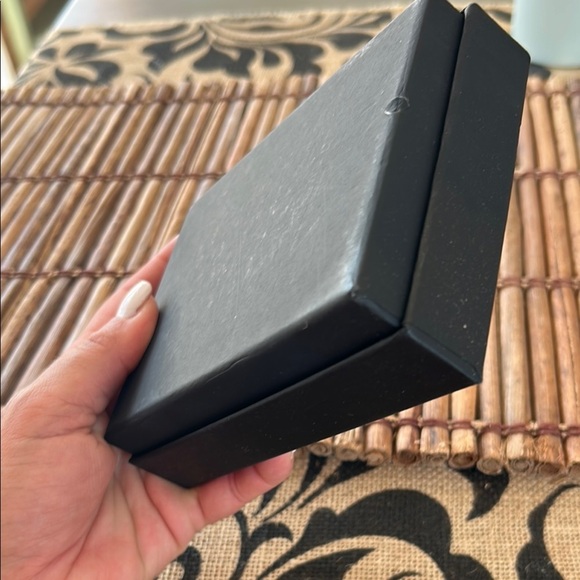 Chanel Elegant Black and White Gift Box - Picture 7 of 10